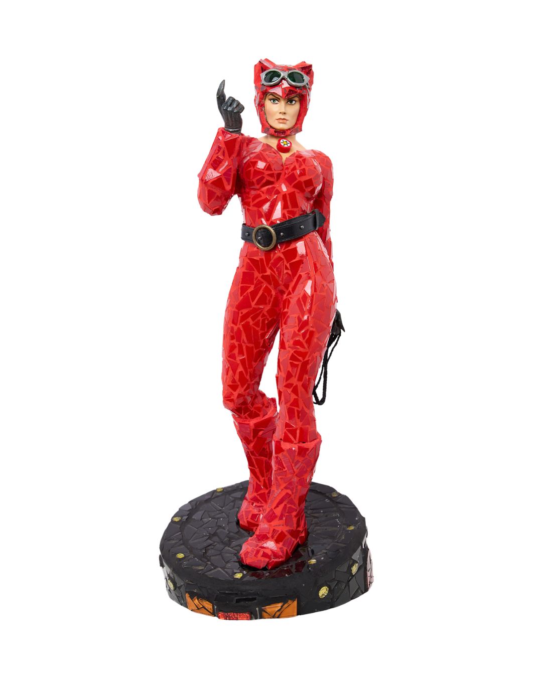 Sculture d'art en mosaïque fait à la main représentant une figurine de Catwoman façon pop art, rouge vif