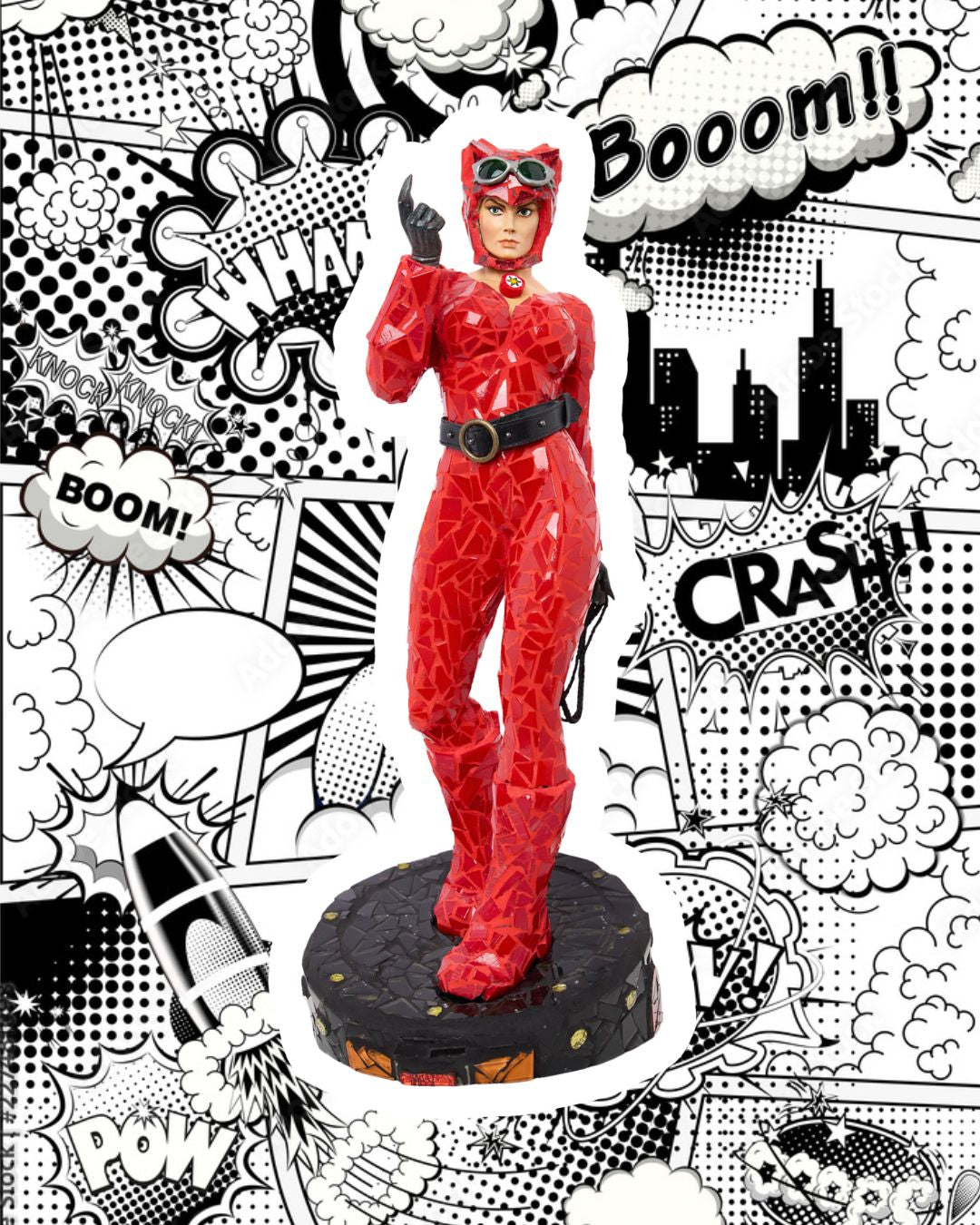 Sculture d'art en mosaïque fait à la main représentant une figurine de Catwoman façon pop art, rouge vif