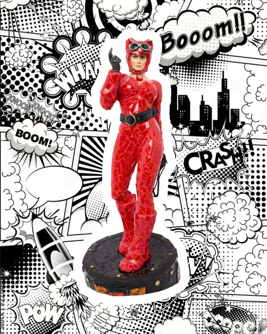 Sculture d'art en mosaïque fait à la main représentant une figurine de Catwoman façon pop art, rouge vif