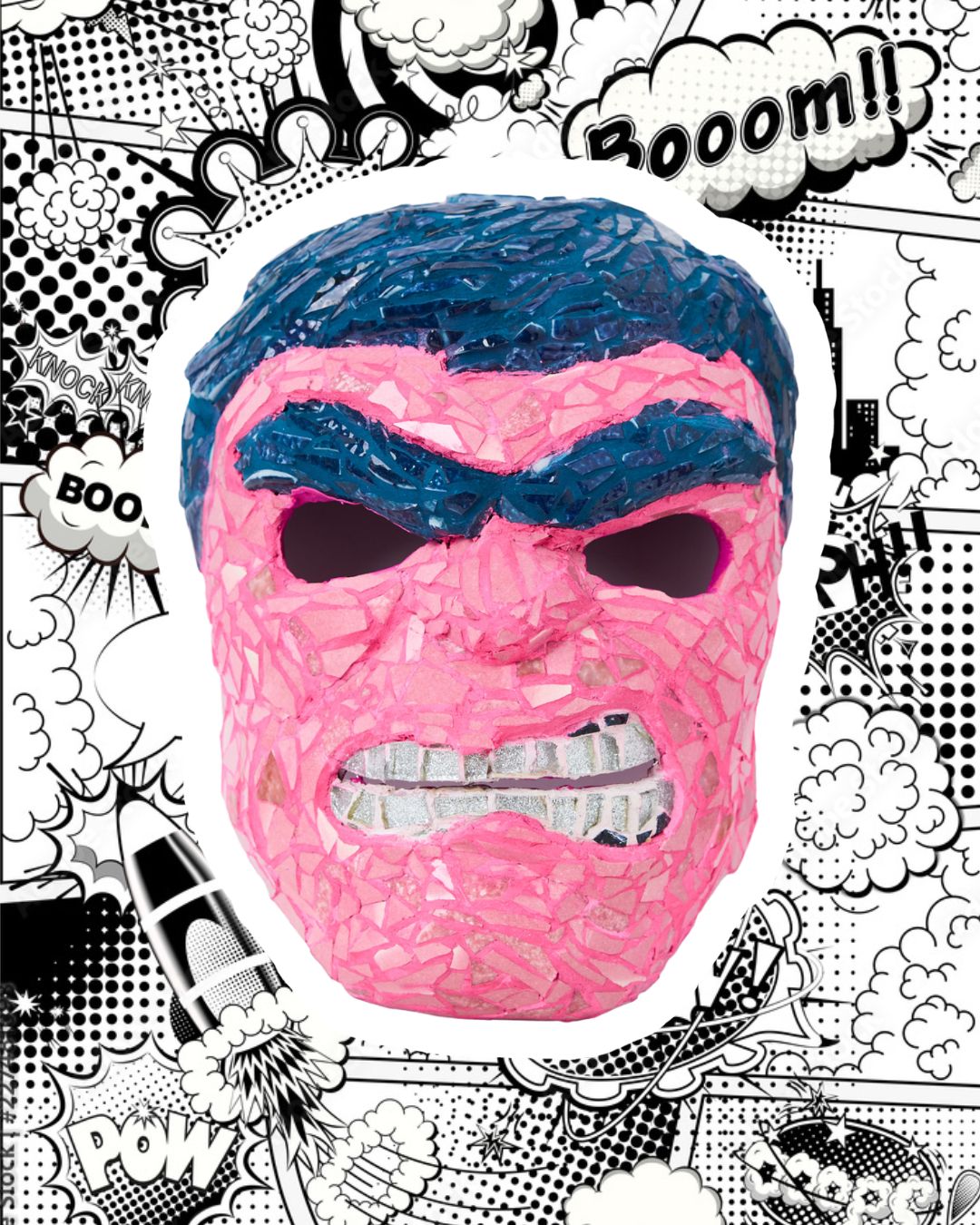 Art mural en mosaïque fait à la main représentant un masque d'Hulk des Avengers façon pop art, rose vif, bleu et argenté